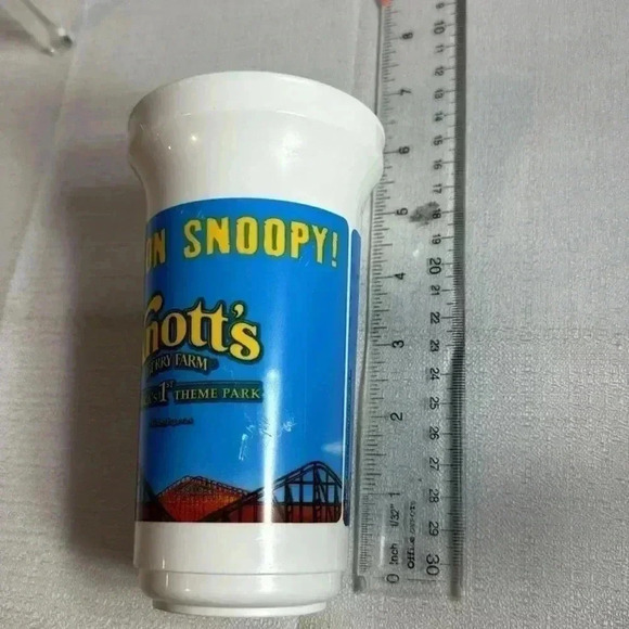 Peanut Snoopy Knotts Berry Farm 6” plastic cup - Picture 4 of 5